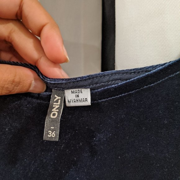 Navy velvet tank top - Picture 3 of 5